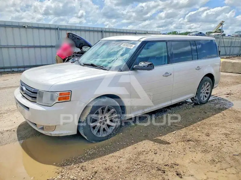 2010 Ford FLEX photo