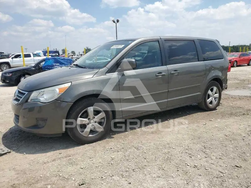 2010 Volkswagen ROUTAN photo
