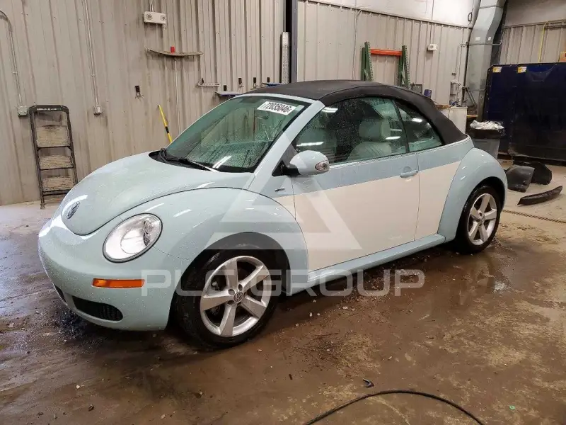 2010 Volkswagen BEETLE фото