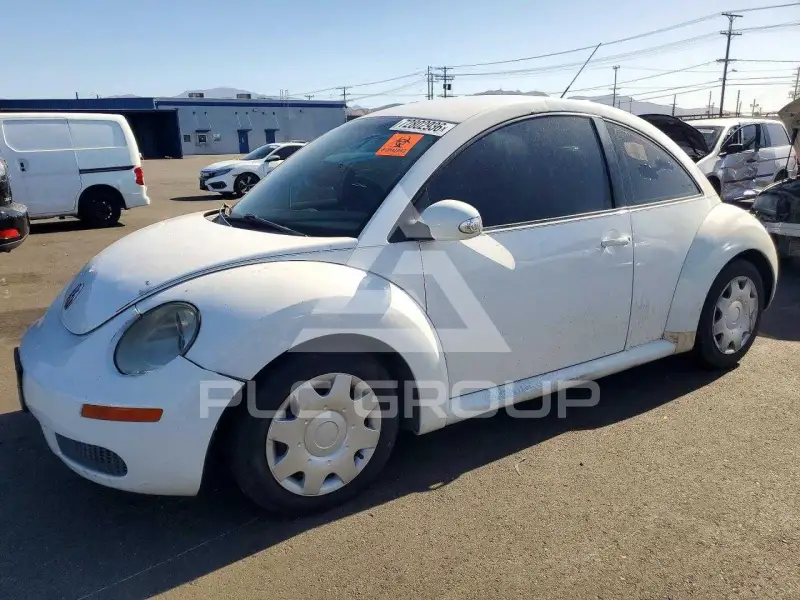 2010 Volkswagen BEETLE photo