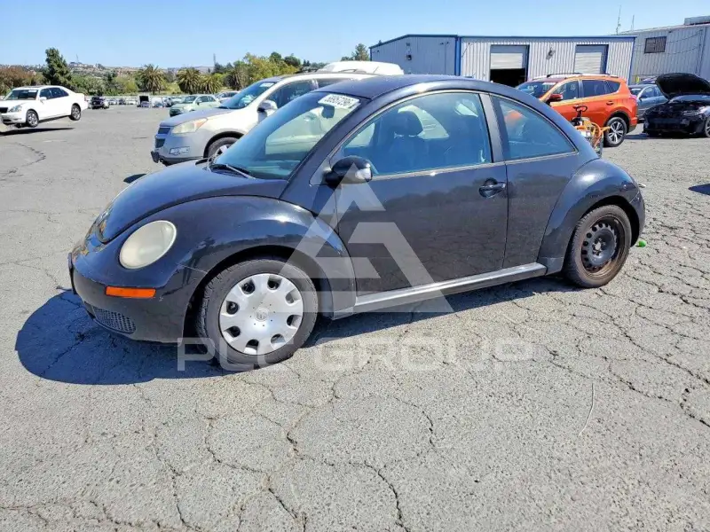 2010 Volkswagen BEETLE photo