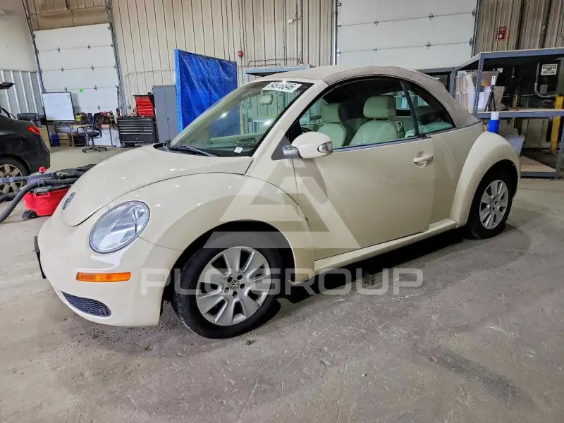 2010 Volkswagen BEETLE photo