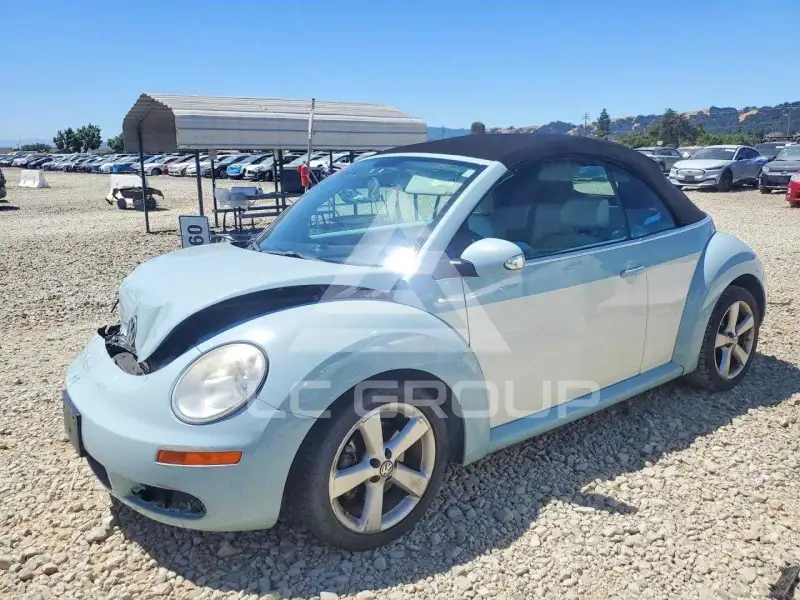 2010 Volkswagen BEETLE photo