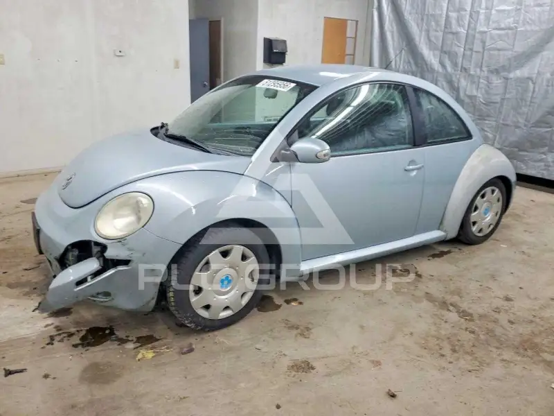 2010 Volkswagen BEETLE photo