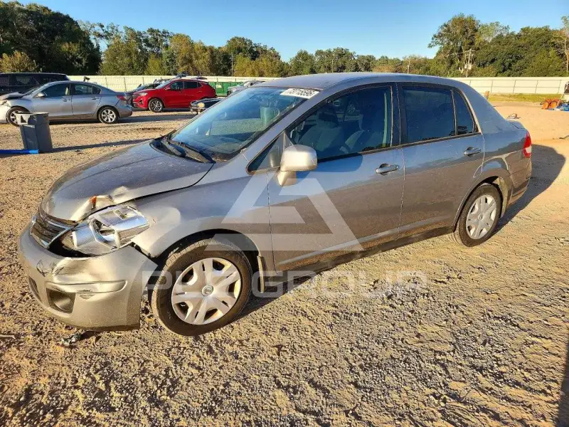 2011 Nissan VERSA photo