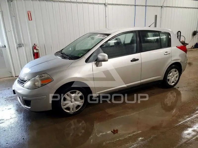 2011 Nissan VERSA photo