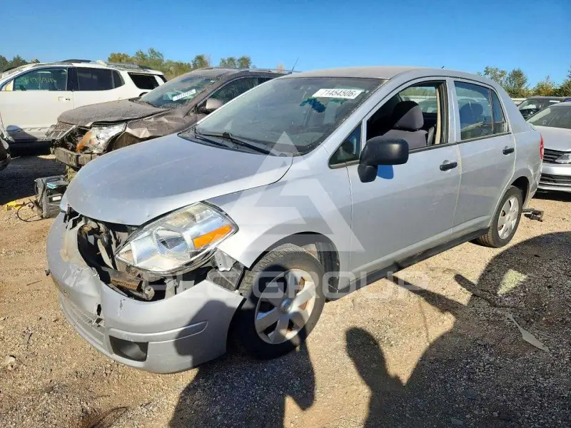 2011 Nissan VERSA фото