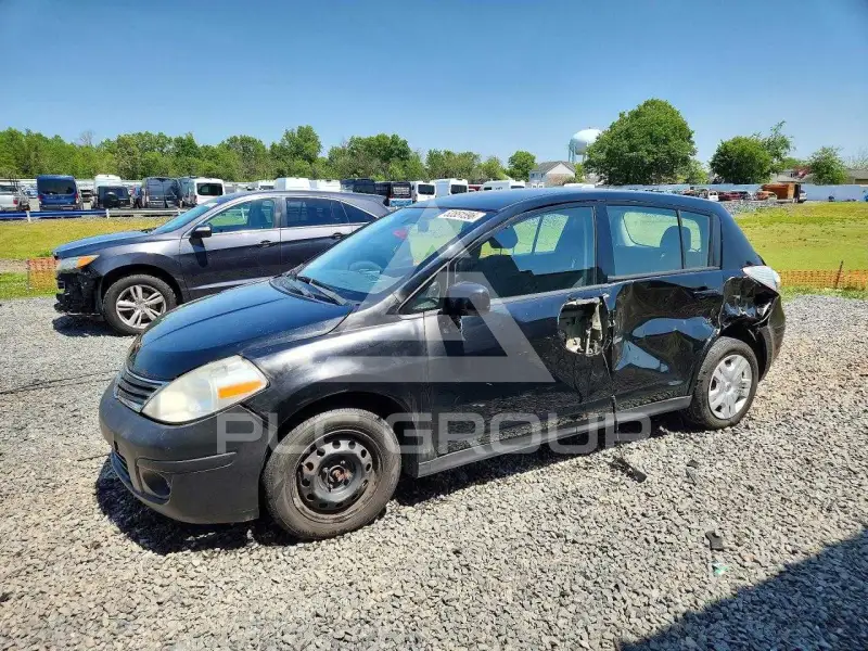 2011 Nissan VERSA photo