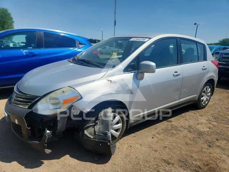2011 Nissan VERSA photo