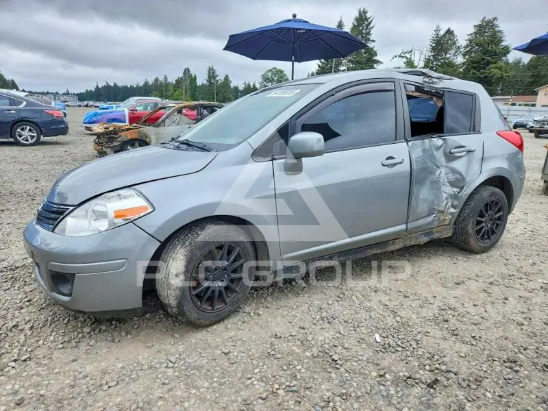 2011 Nissan VERSA photo