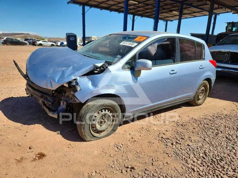 2011 Nissan VERSA photo