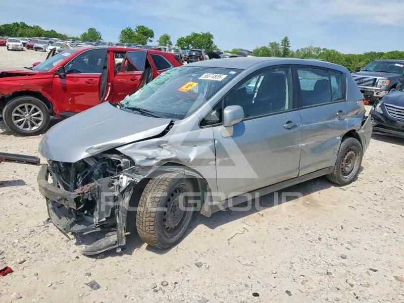 2011 Nissan VERSA photo