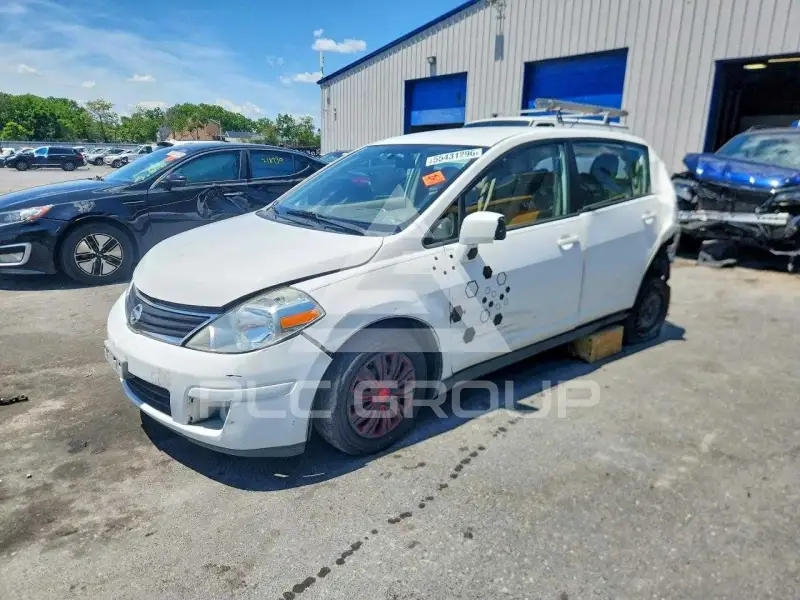 2011 Nissan VERSA фото
