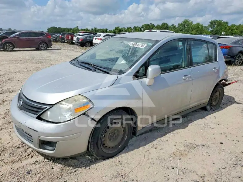 2011 Nissan VERSA фото
