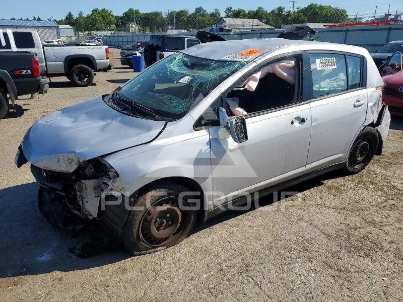 2011 Nissan VERSA photo
