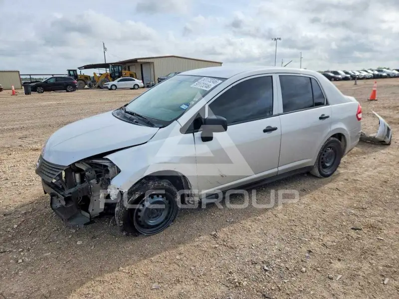 2011 Nissan VERSA фото