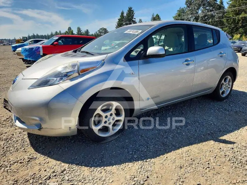 2011 Nissan LEAF photo