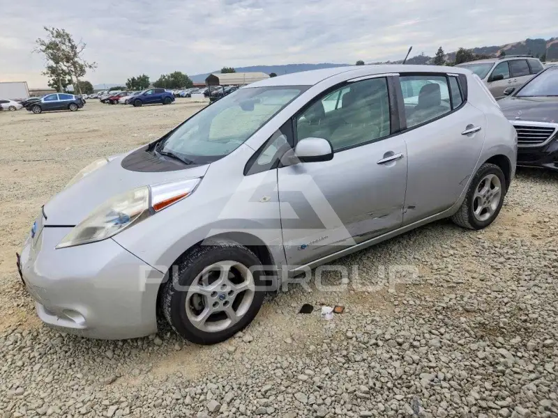2011 Nissan LEAF фото
