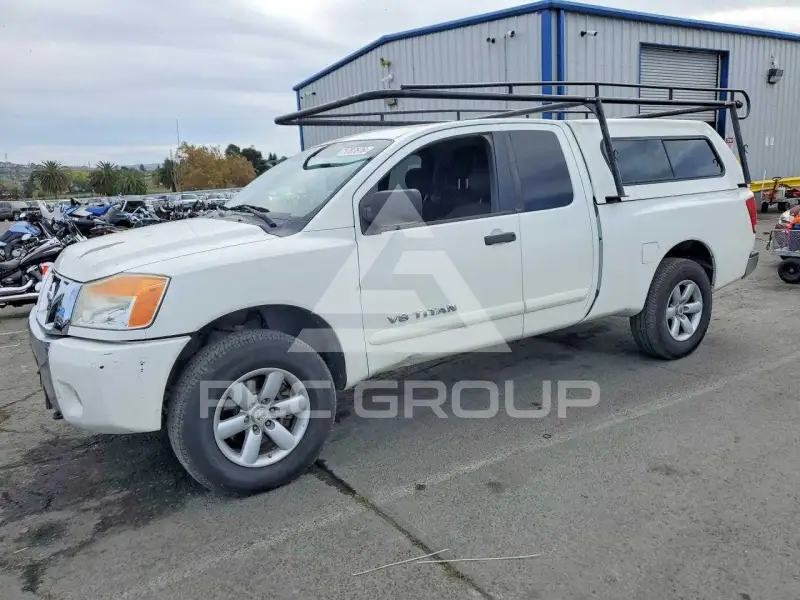 2011 Nissan TITAN фото