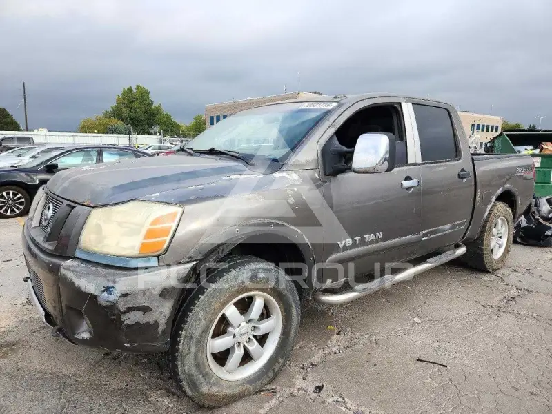 2011 Nissan TITAN фото