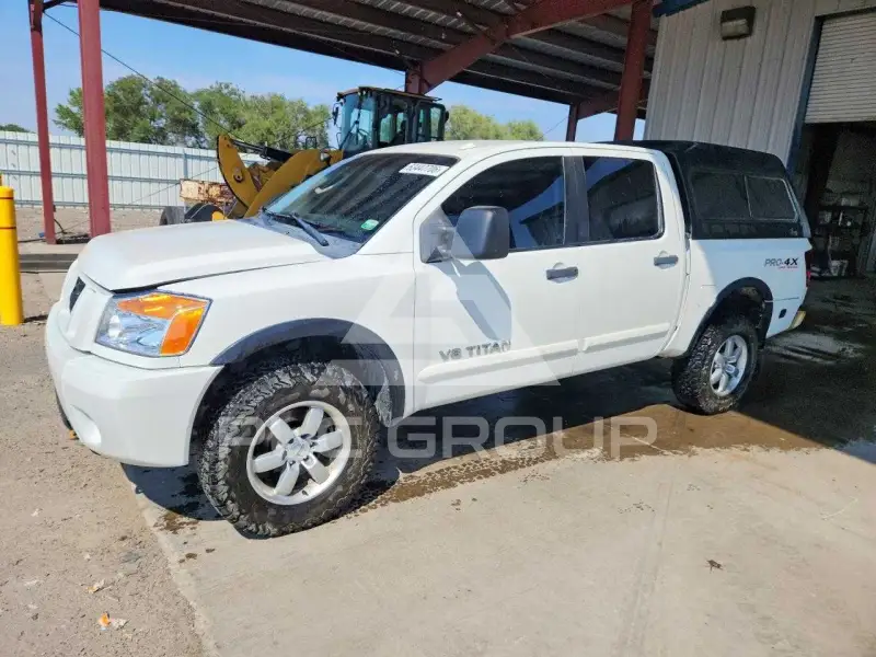 2011 Nissan TITAN фото