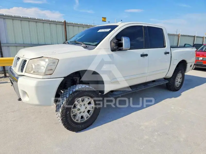 2011 Nissan TITAN фото