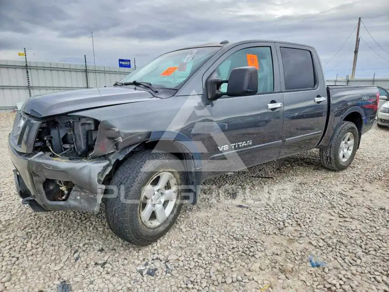 2011 Nissan TITAN фото
