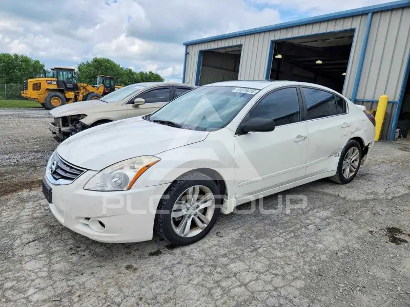 2011 Nissan ALTIMA фото
