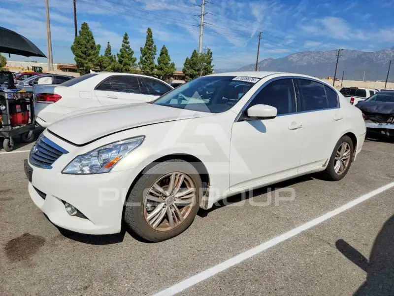 2011 Infinity G25 photo