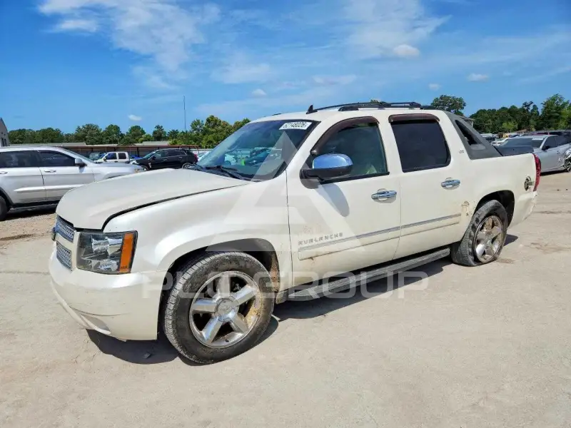 2011 Chevrolet Avalanche photo