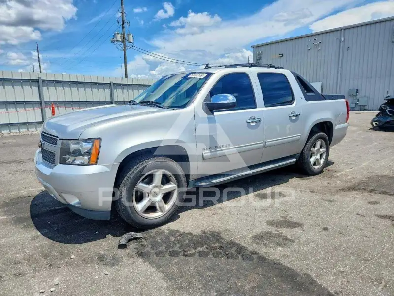 2011 Chevrolet Avalanche photo