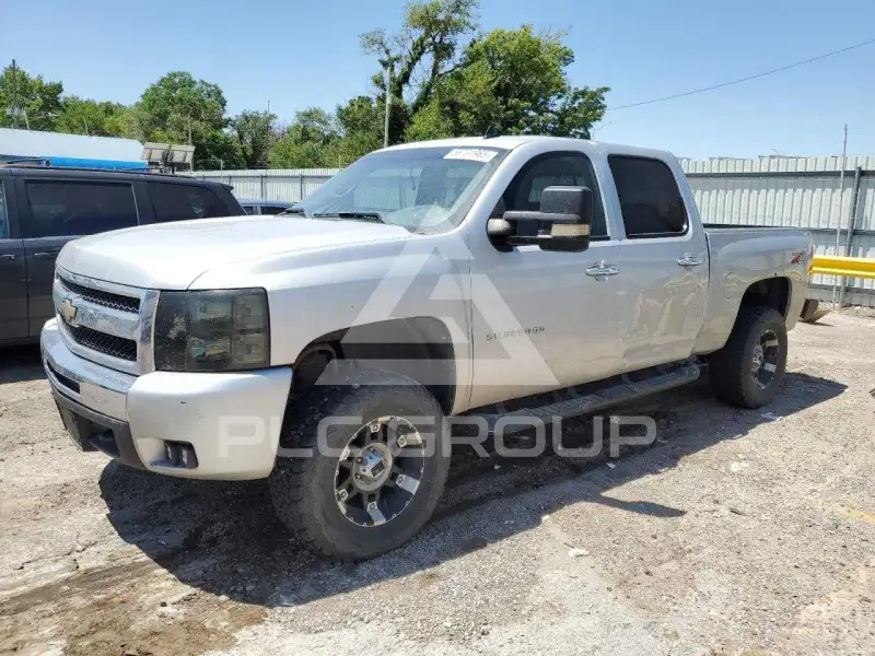 2011 Chevrolet Silverado photo