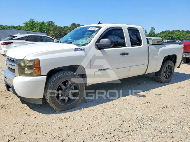 2011 Chevrolet Silverado photo