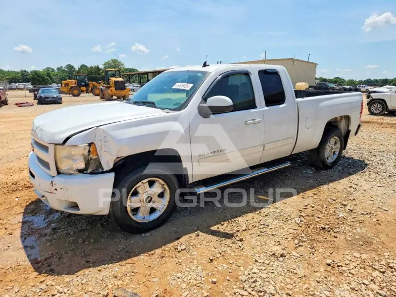 2011 Chevrolet Silverado photo