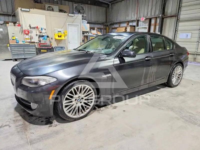 2011 BMW 550 фото