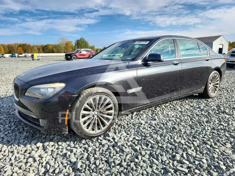 2011 BMW 750 фото