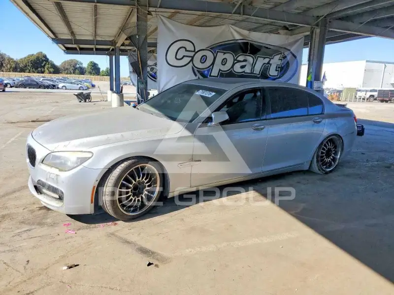2011 BMW 750 фото