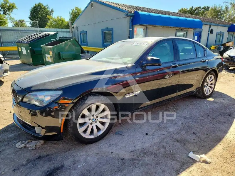 2011 BMW 750 photo