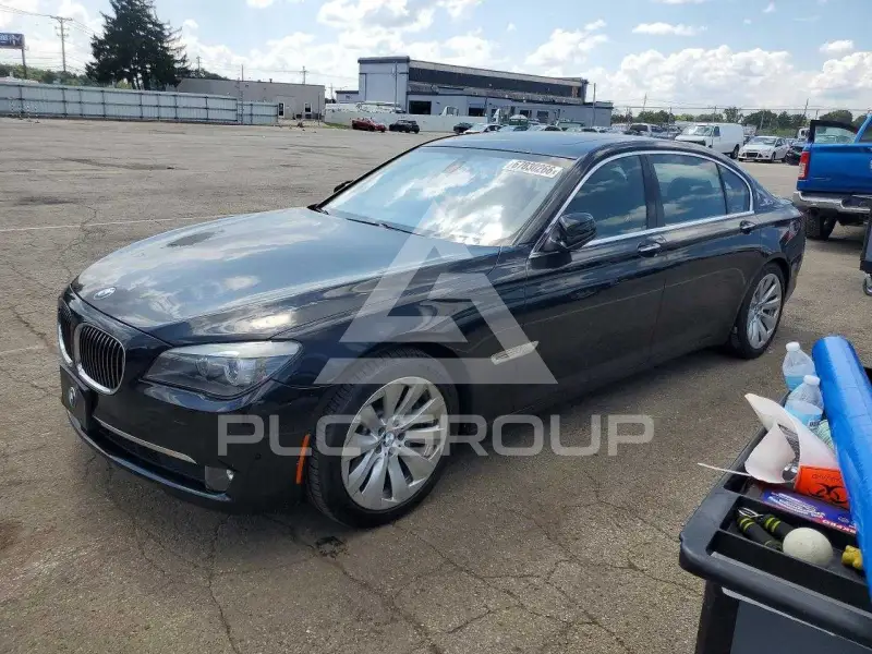 2011 BMW 750 фото