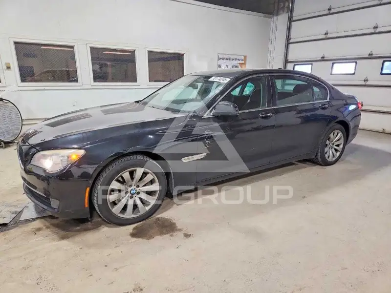 2011 BMW 750 photo