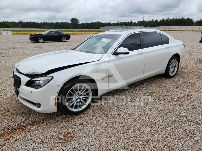 2011 BMW 750 photo