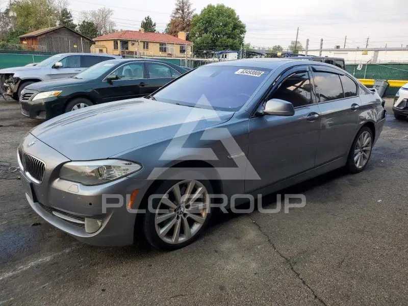 2011 BMW 528 photo