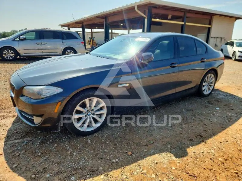 2011 BMW 528 photo
