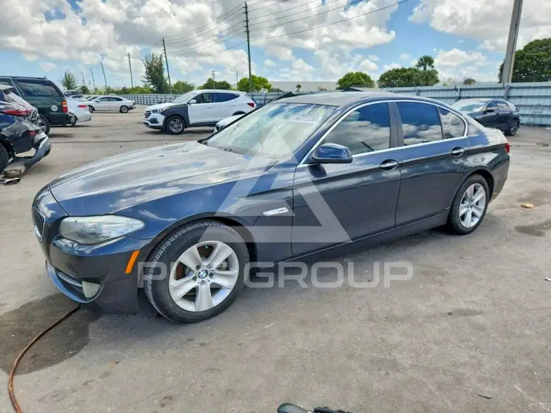 2011 BMW 528 photo