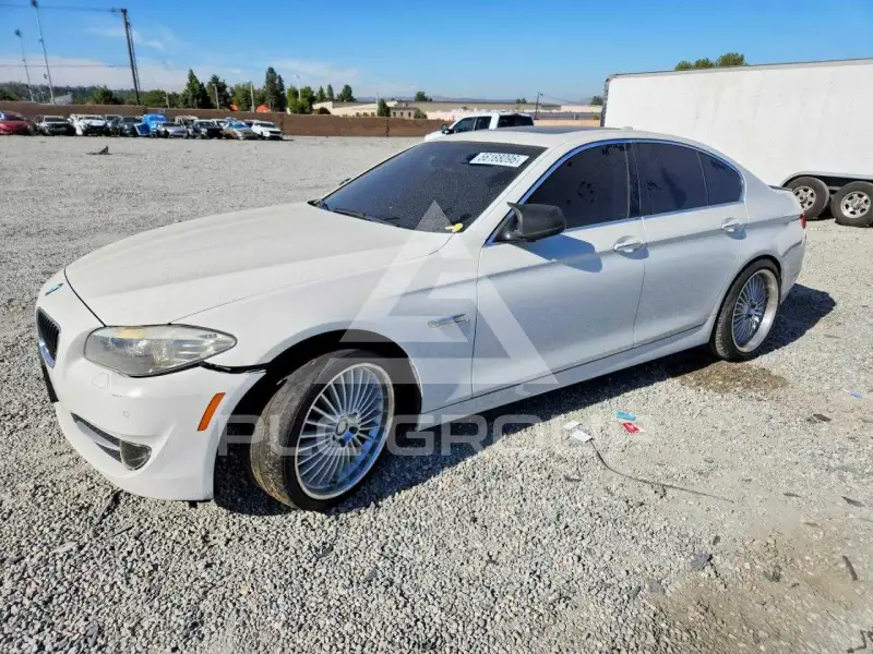 2011 BMW 528 photo