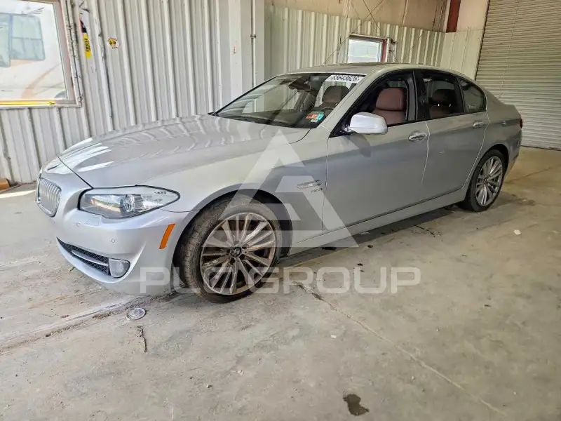 2011 BMW 550 фото