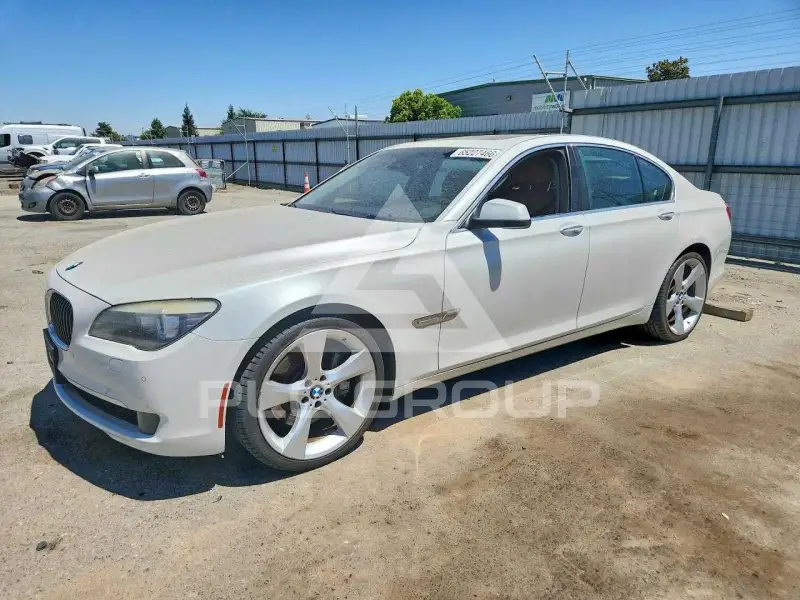 2011 BMW 750 фото