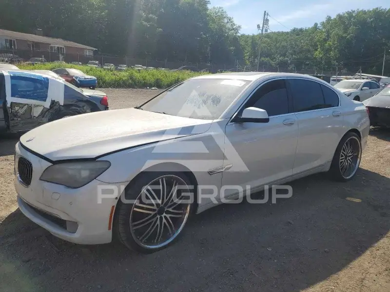 2011 BMW 750 photo