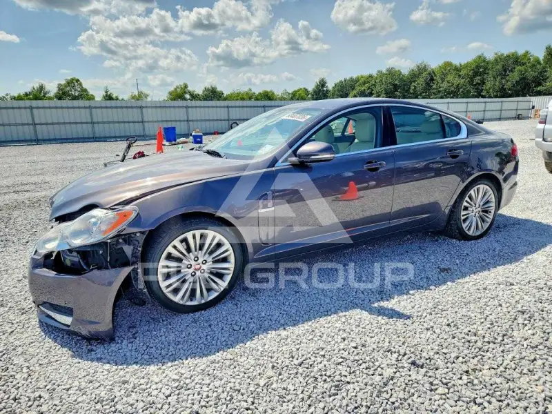 2011 Jaguar XF photo