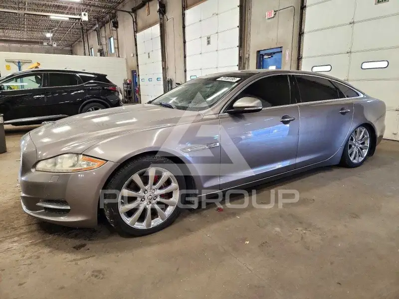 2011 Jaguar XJ photo